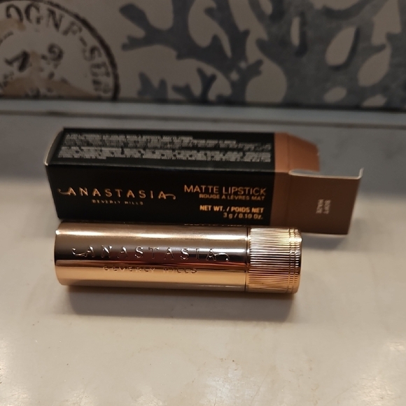 Anastasia Beverly Hills Lipstick in Warm Brown with Gold Case - Picture 2 of 6